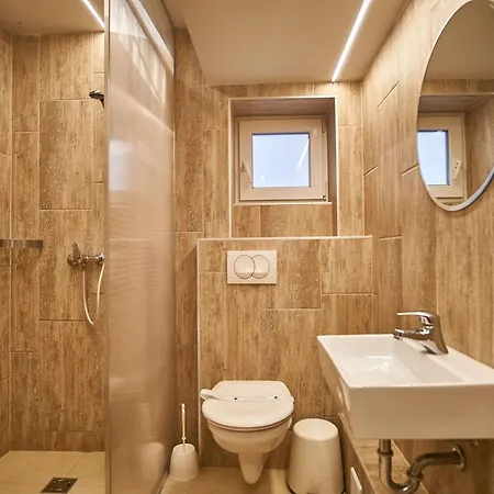 Z40 - Budget Apartment *